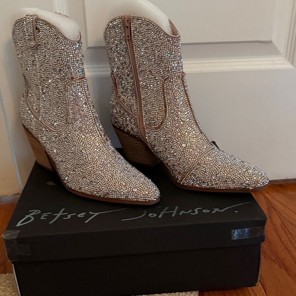 NWT. Betsey Johnson Glittering Silver Heeled Boots